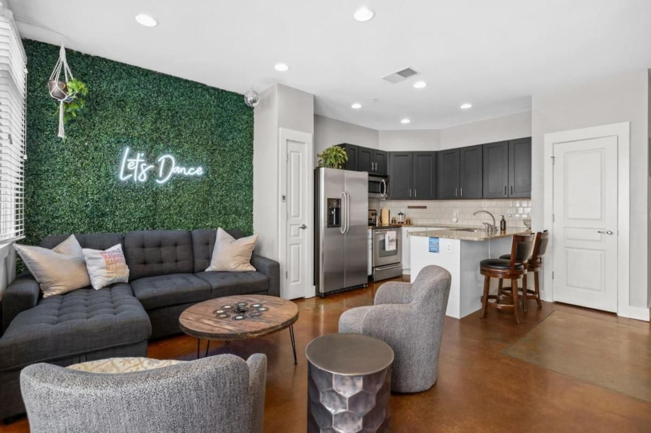 3-story West End | Free Garage Parking | Near Vanderbilt Medical * Nashville