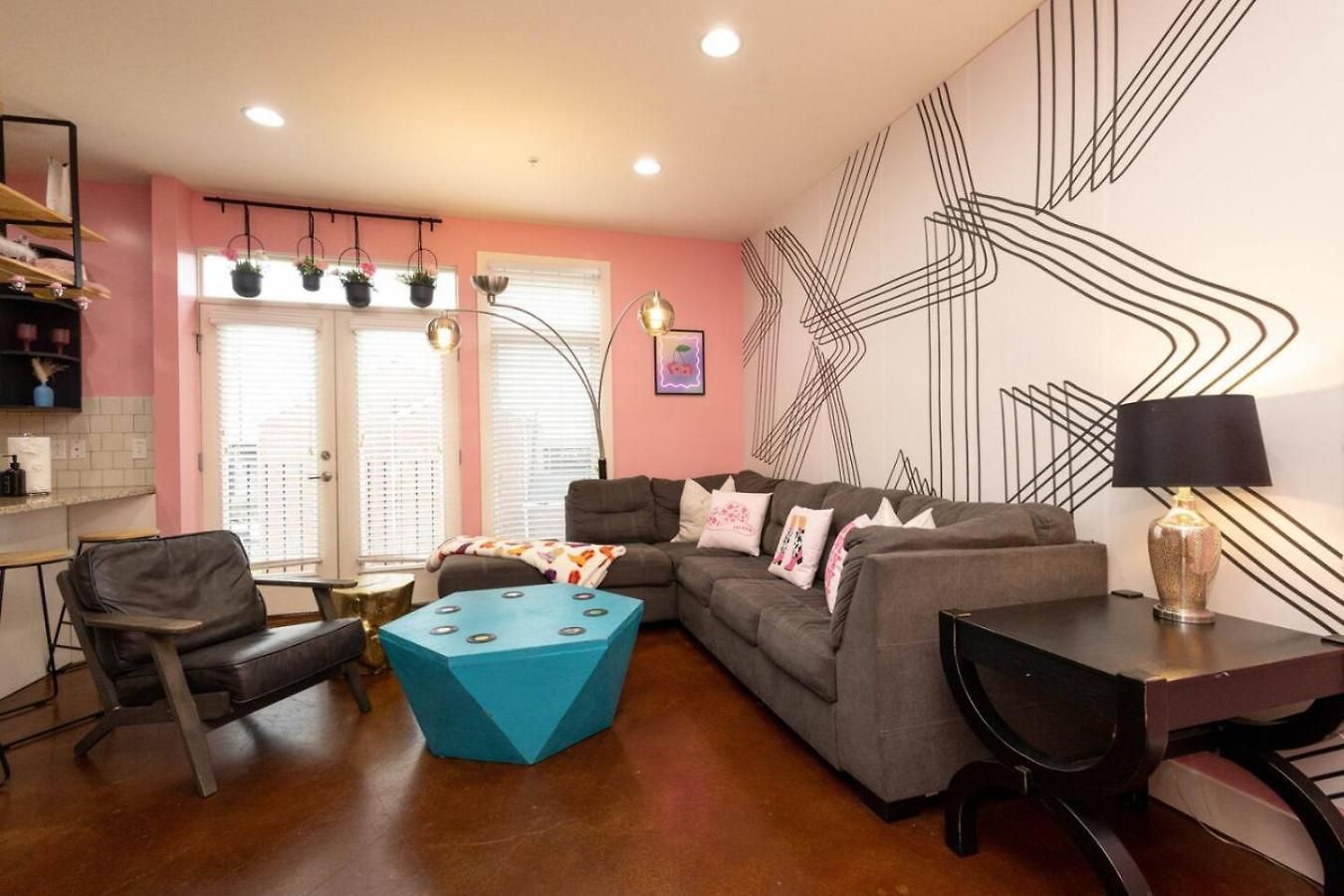 Pink Experience - West End Broadway & Restaurants Apartment