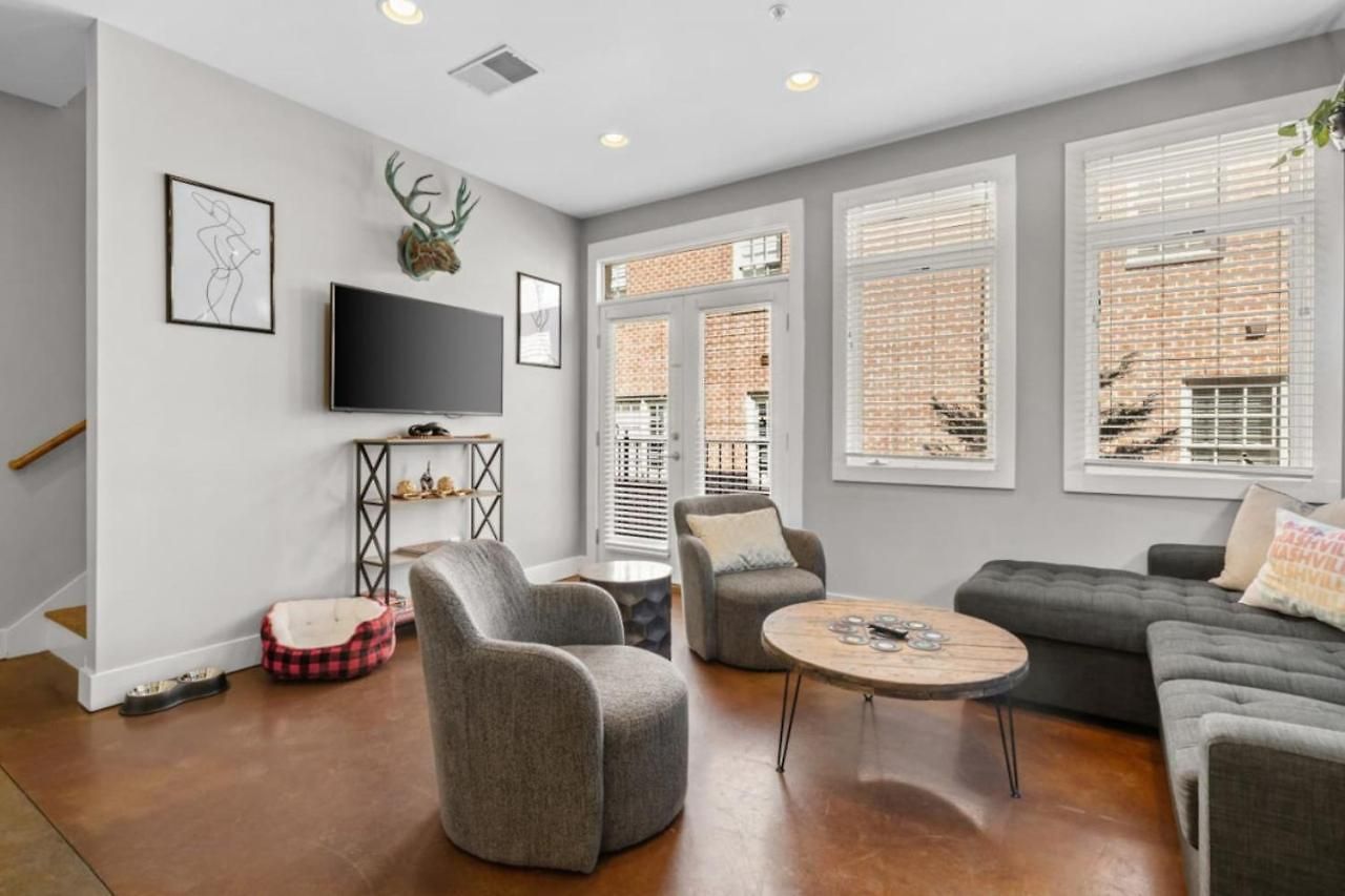 Apartment 3-story West End | Free Garage Parking | Near Vanderbilt Medical