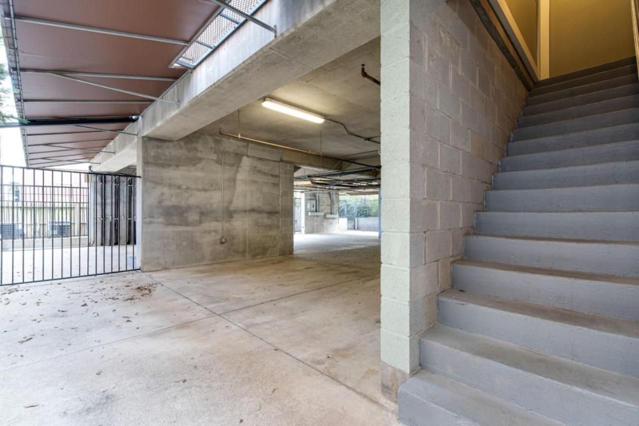 Apartment 3-story West End | Free Garage Parking | Near Vanderbilt Medical