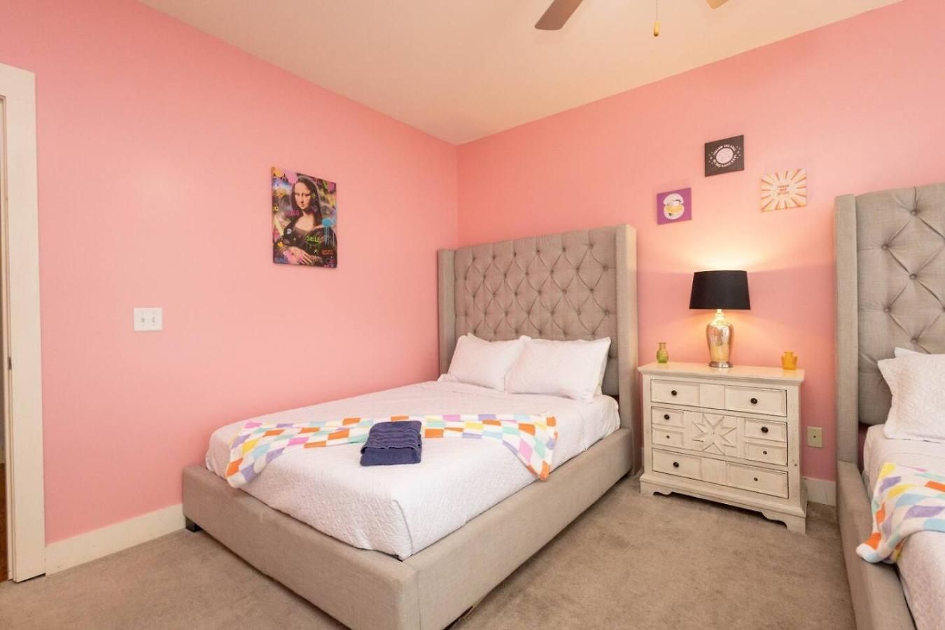 Pink Experience - West End Broadway & Restaurants Apartment