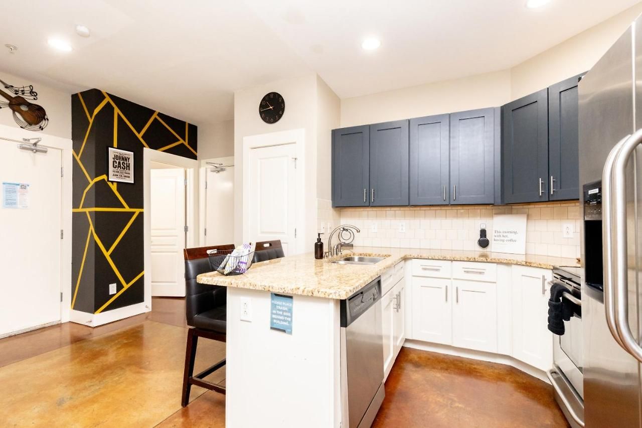 Apartment The Johnny Cash - Music Row District - Free Garage Parking - King Bed *