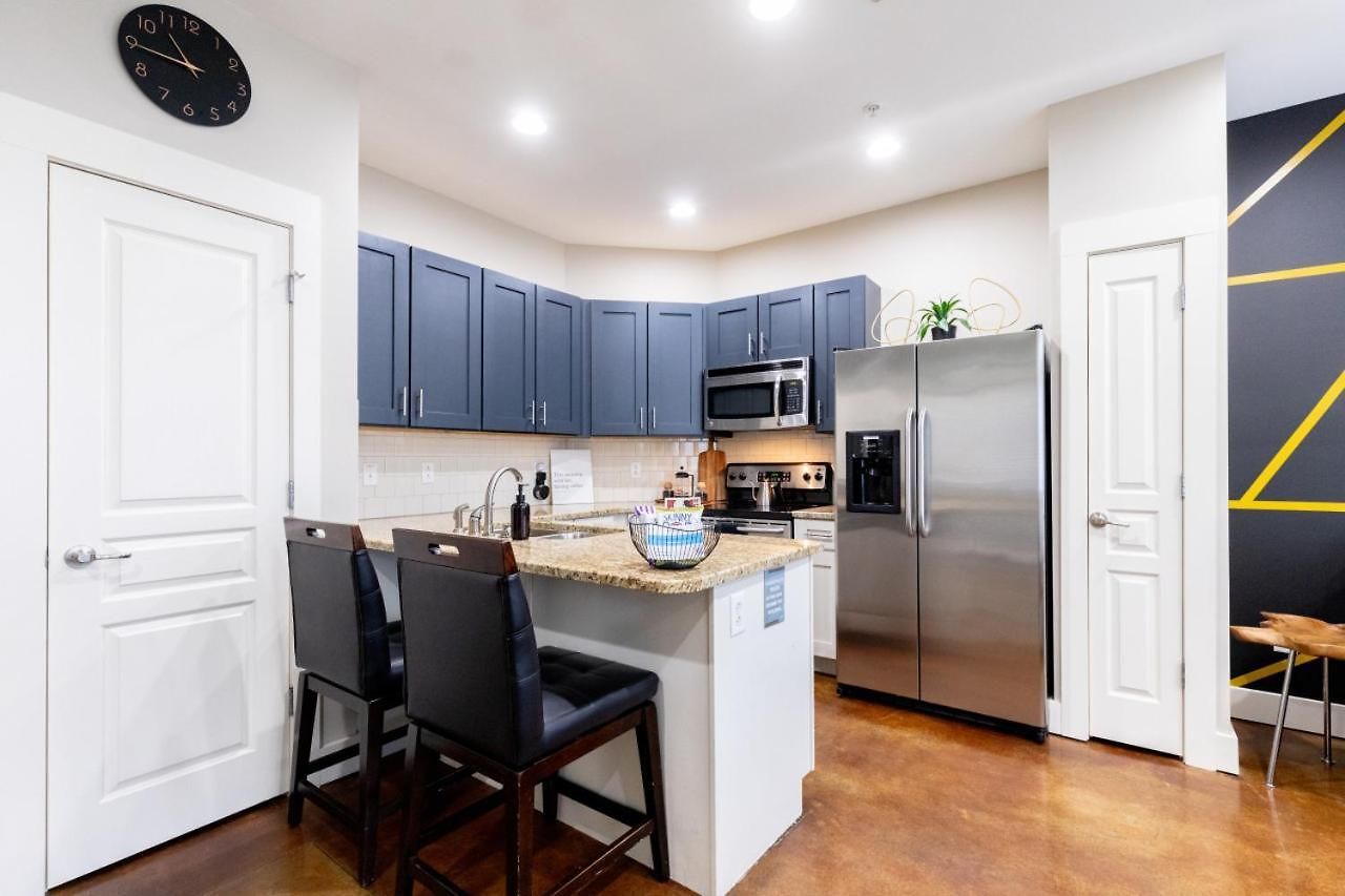 The Johnny Cash - Music Row District - Free Garage Parking - King Bed *