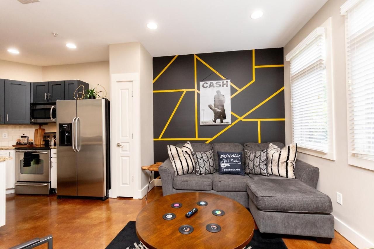 The Johnny Cash - Music Row District - Free Garage Parking - King Bed *