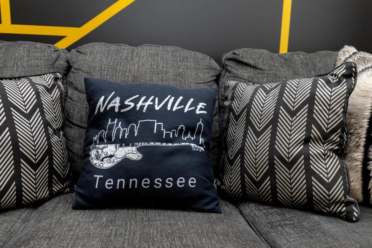 The Johnny Cash - Music Row District - Free Garage Parking - King Bed