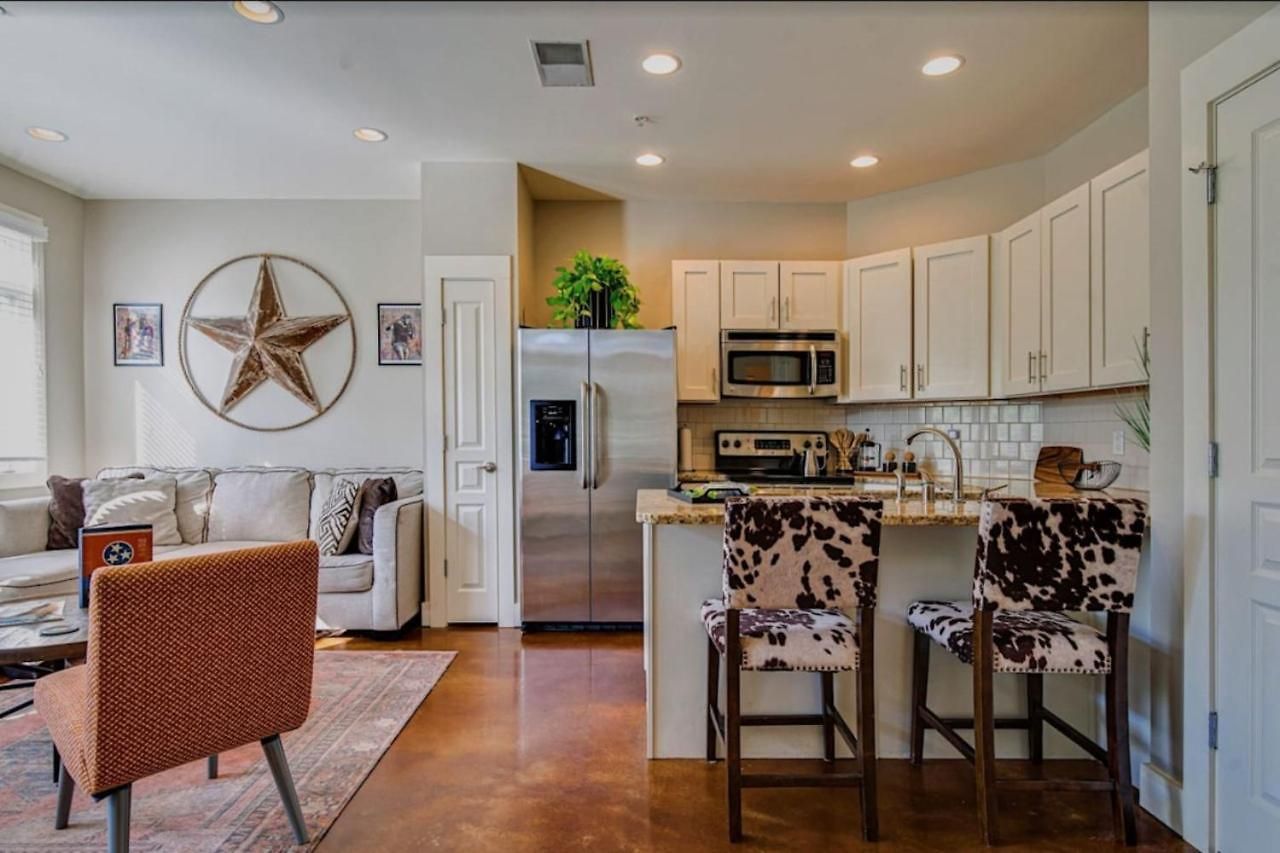 Apartment Modern 3-story West End - Free 2-car Garage Nashville