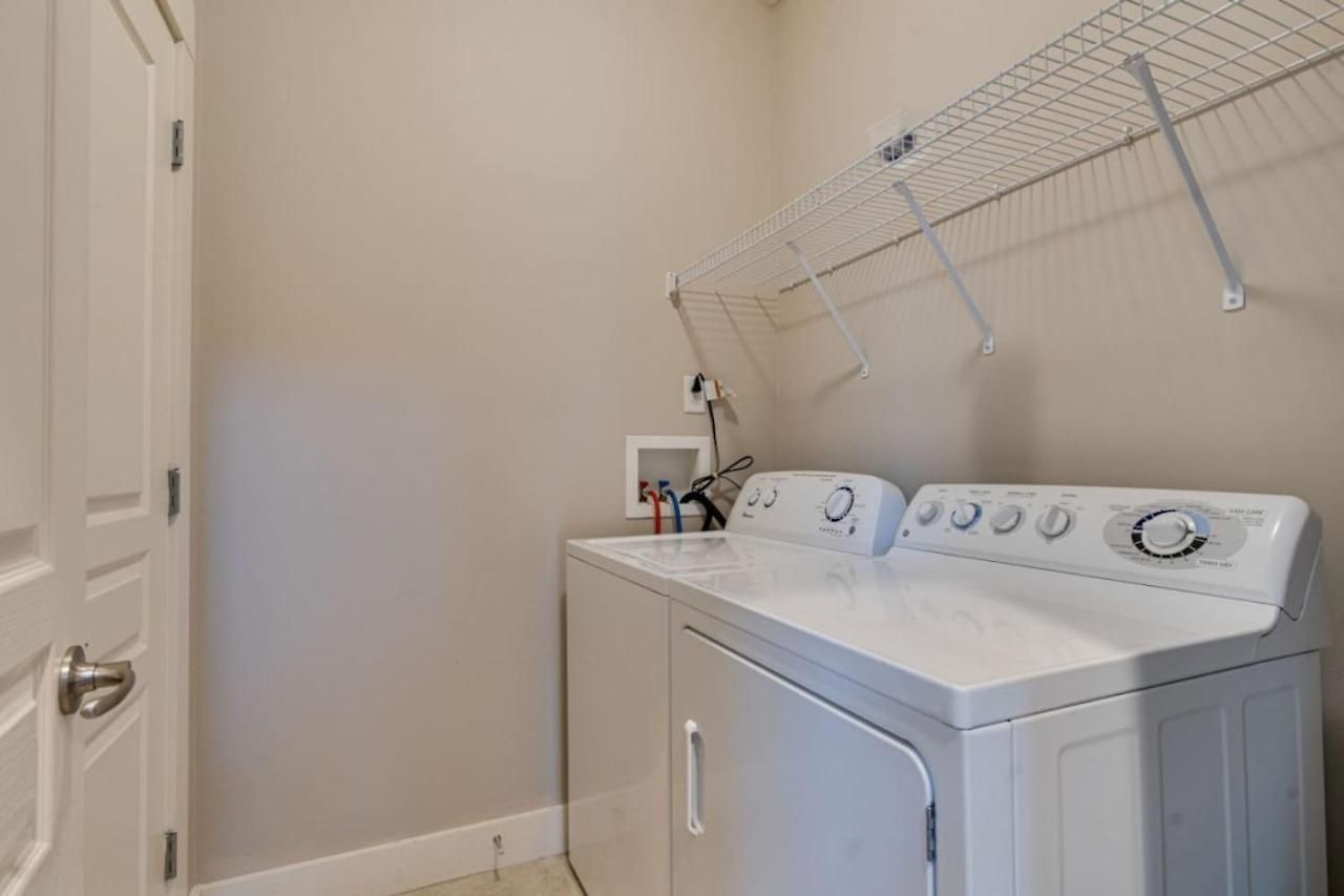 Modern 3-story West End - Free 2-car Garage Apartment Nashville