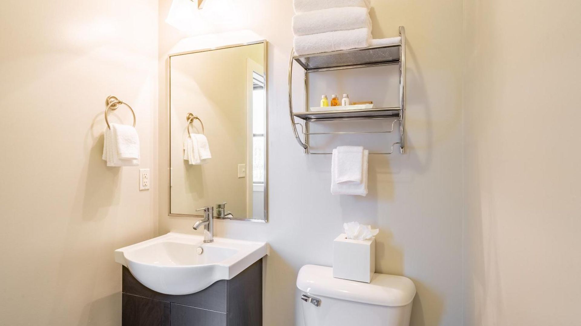 Apartment Cozysuites At Music Row