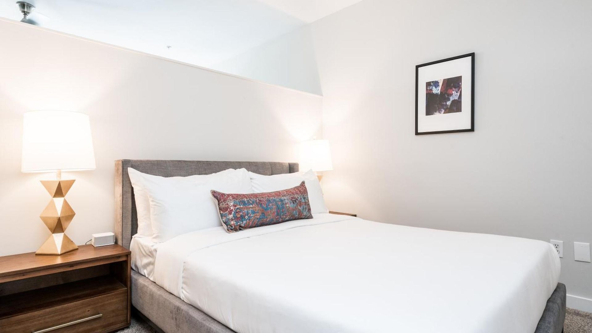 Cozysuites At Music Row Apartment *
