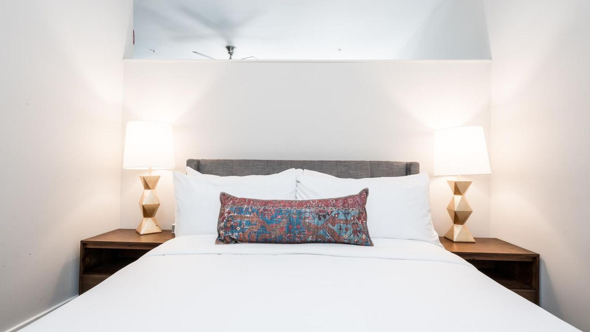 Cozysuites At Music Row Apartment