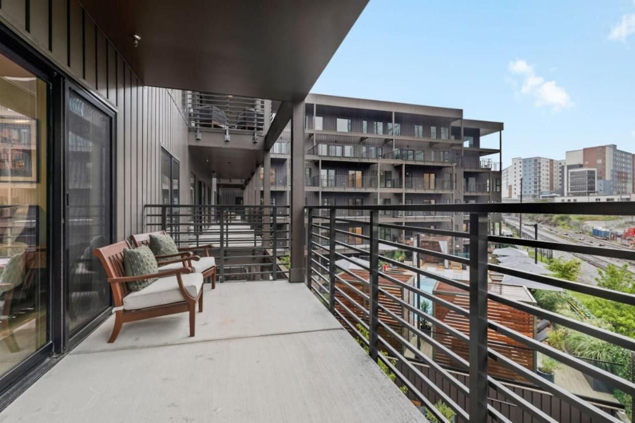 Apartment Downtown Pool, Gym + Skyline Views Walk To Bridgestone Nashville