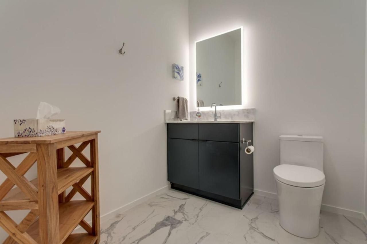The Riverfront Vip - Walk To Broadway & Nissan Stadium - Free Garage Apartment *