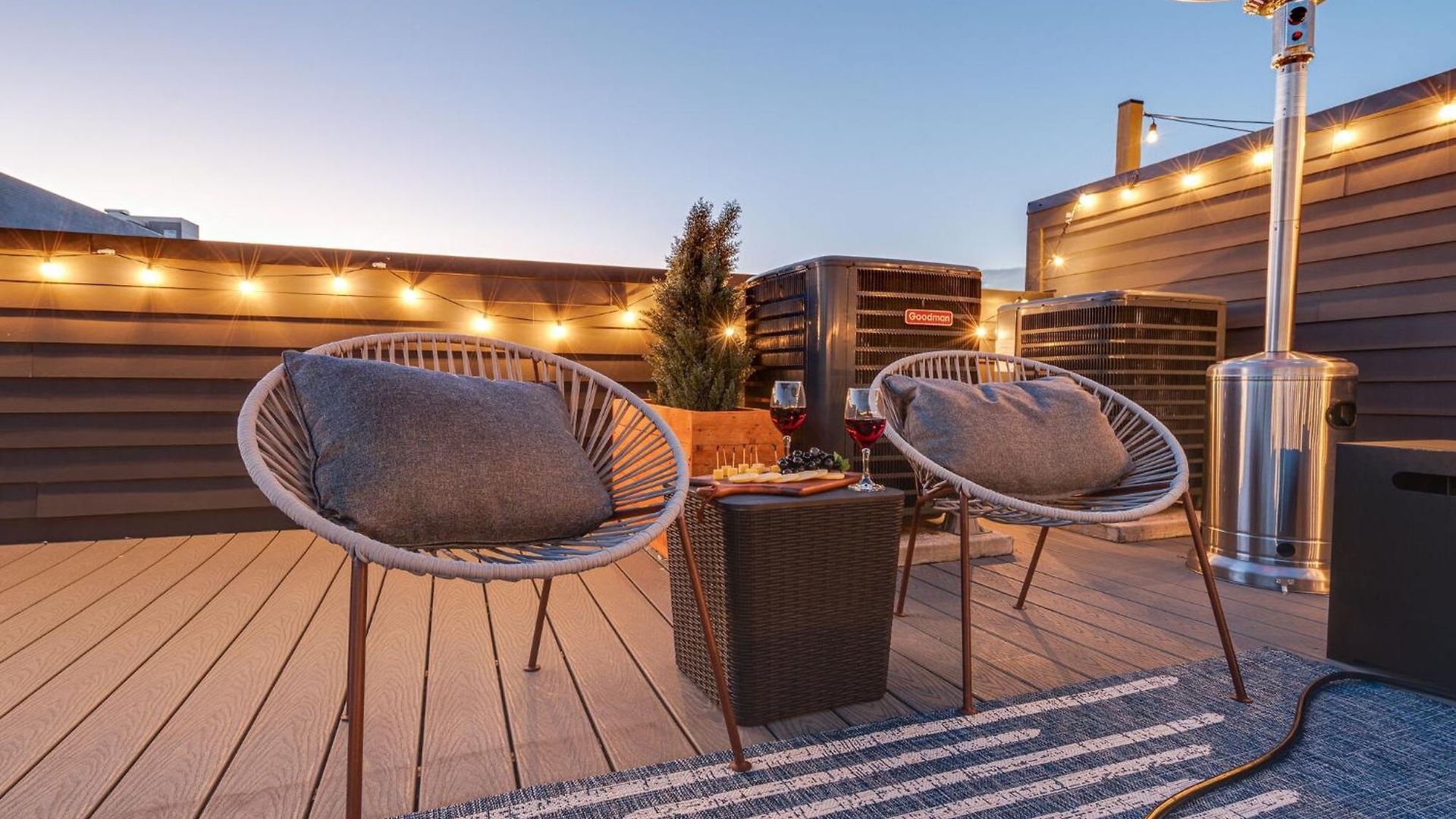 Holiday home Nash Chic Near Dt Rooftop Luxe Comfort *