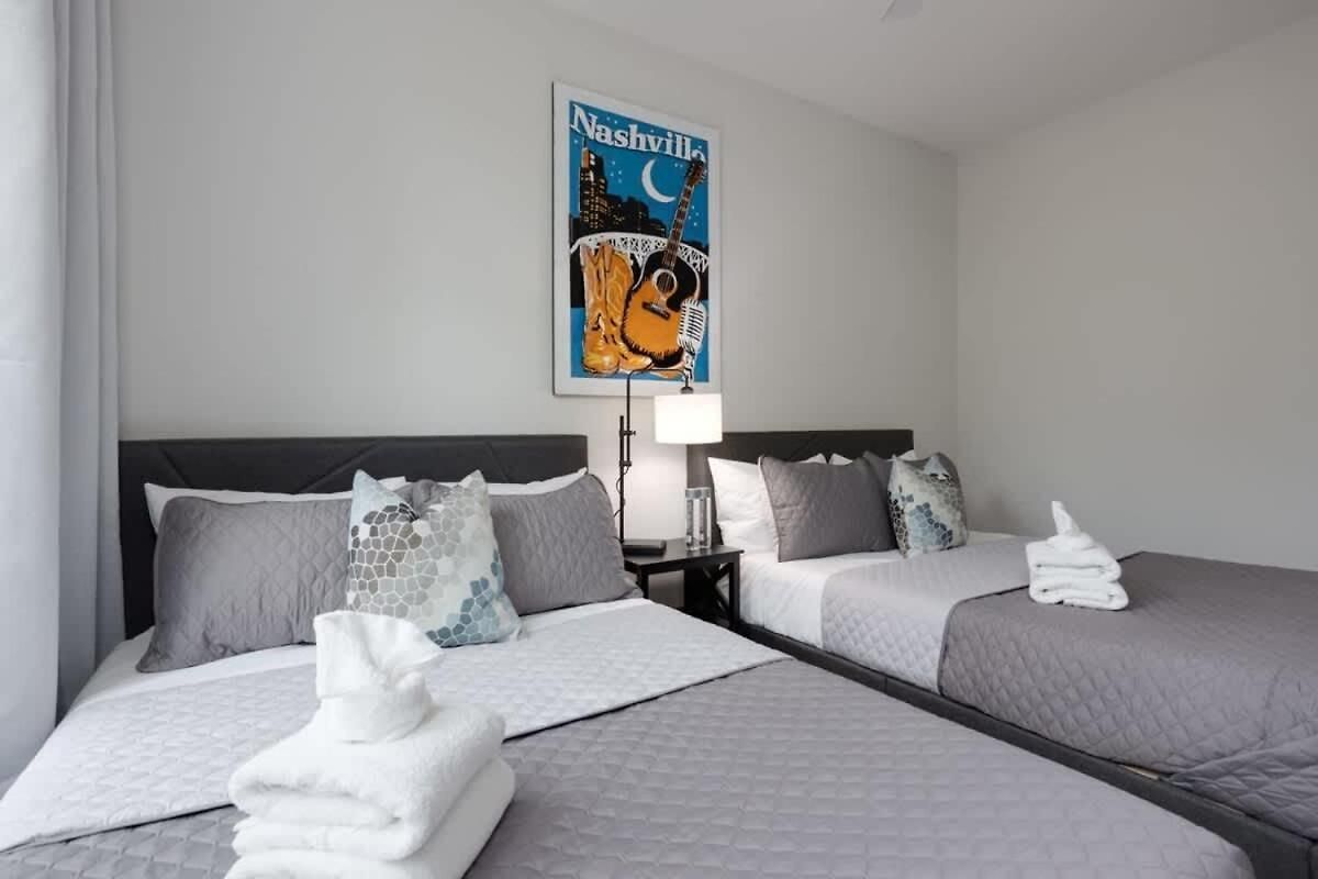 Holiday home New East Oasis 13beds Roofdeck Free Parking
