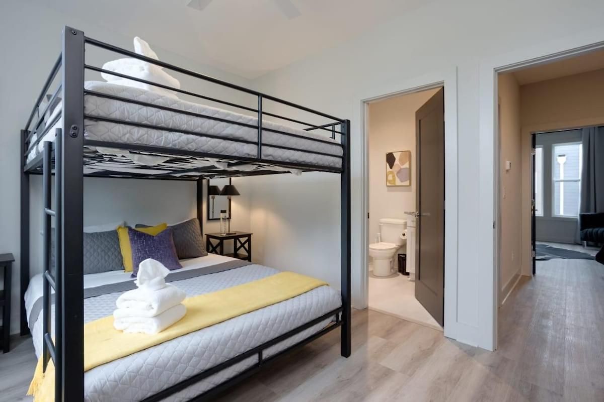 New East Oasis 13beds Roofdeck Free Parking Holiday home *