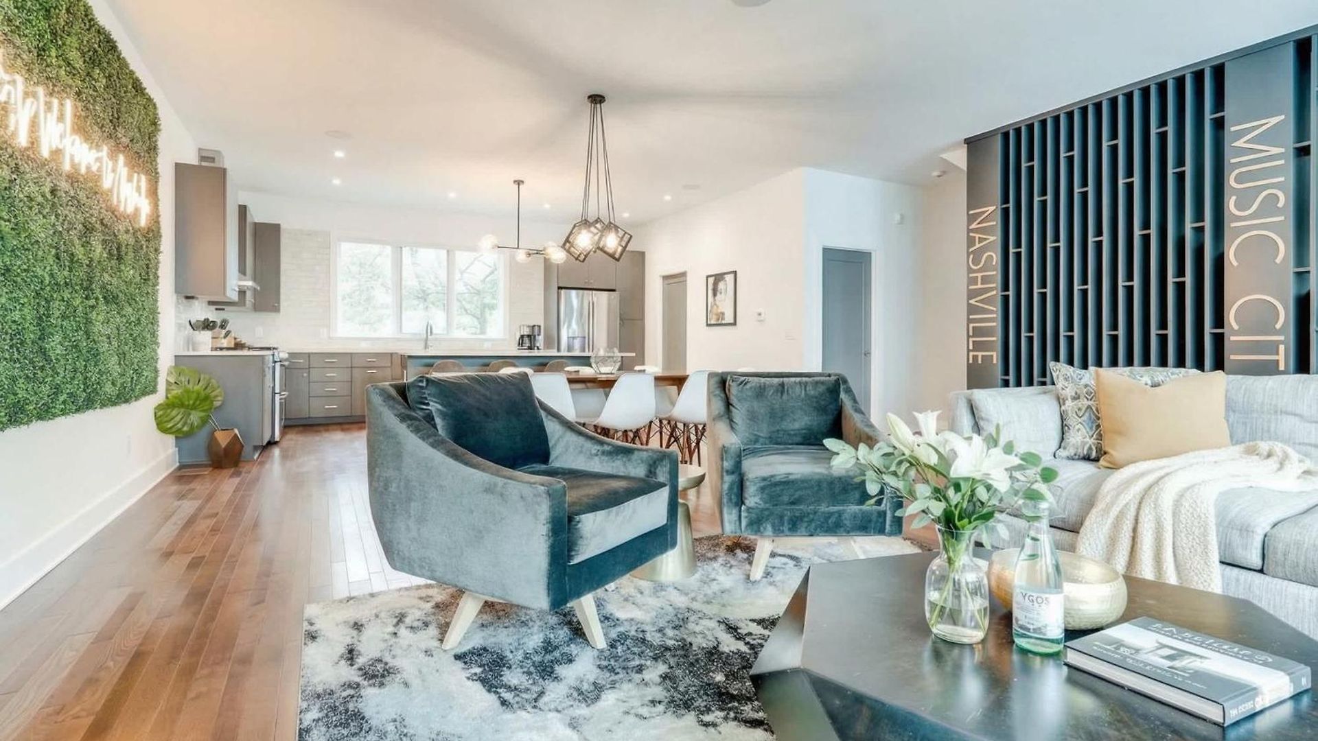 Downtown Luxury - 10 Beds & Free Parking Holiday home *