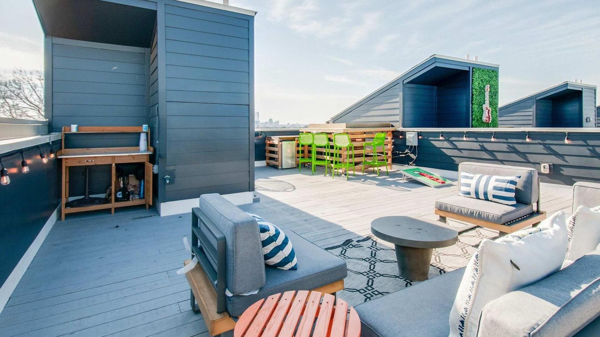 East Nash Lux - 13 Beds & Views Holiday home