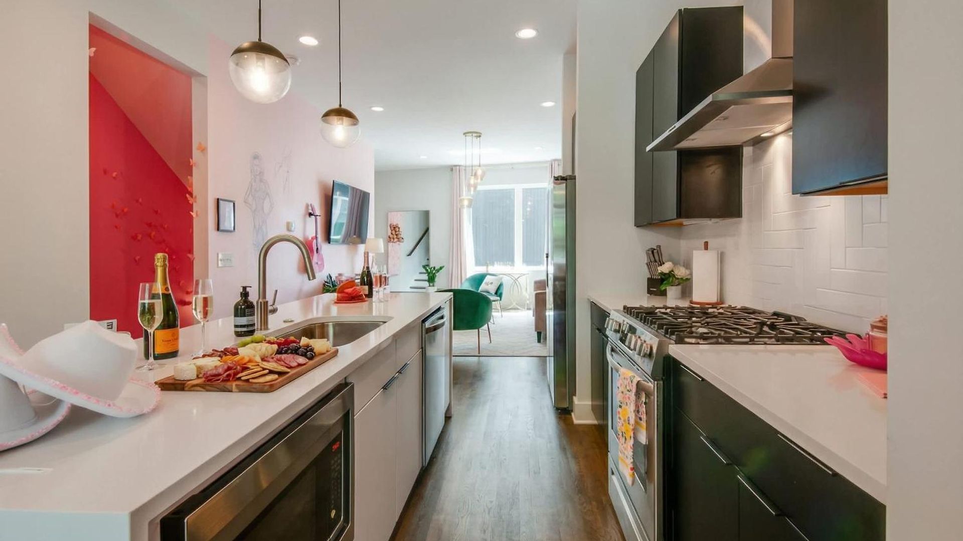 King & Queen 2 Homes - 24 Beds Views Holiday home Nashville
