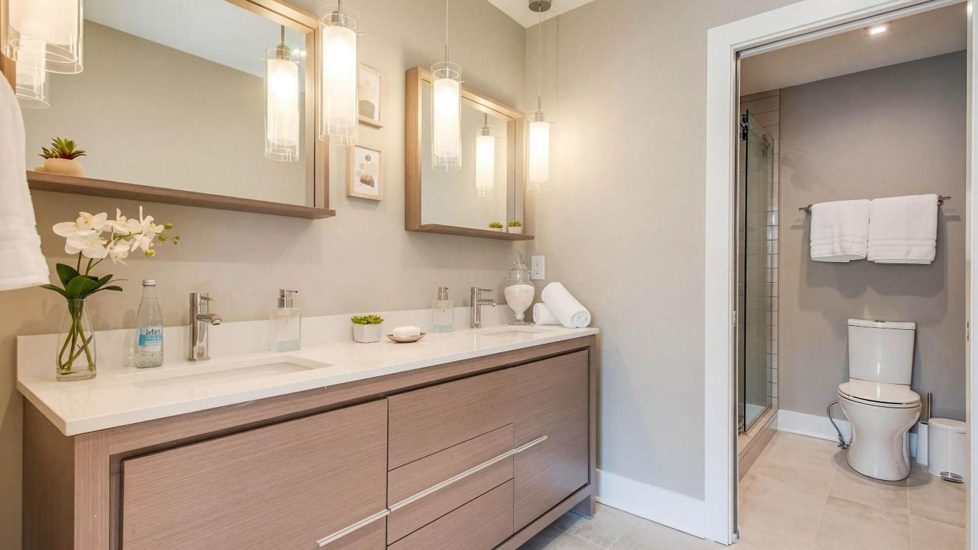Downtown Luxury - 10 Beds & Free Parking Holiday home *