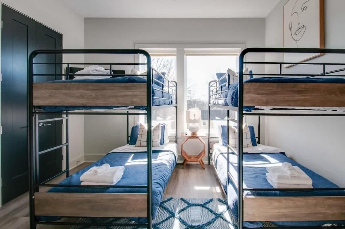 East Nash Lux - 13 Beds & Views