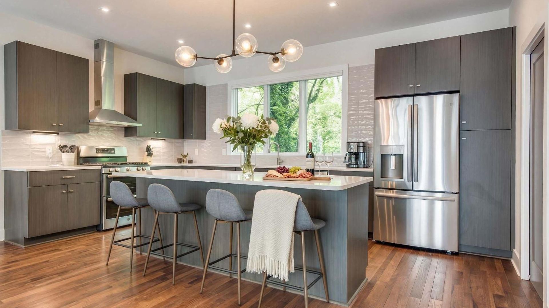 Downtown Luxury - 10 Beds & Free Parking Holiday home *