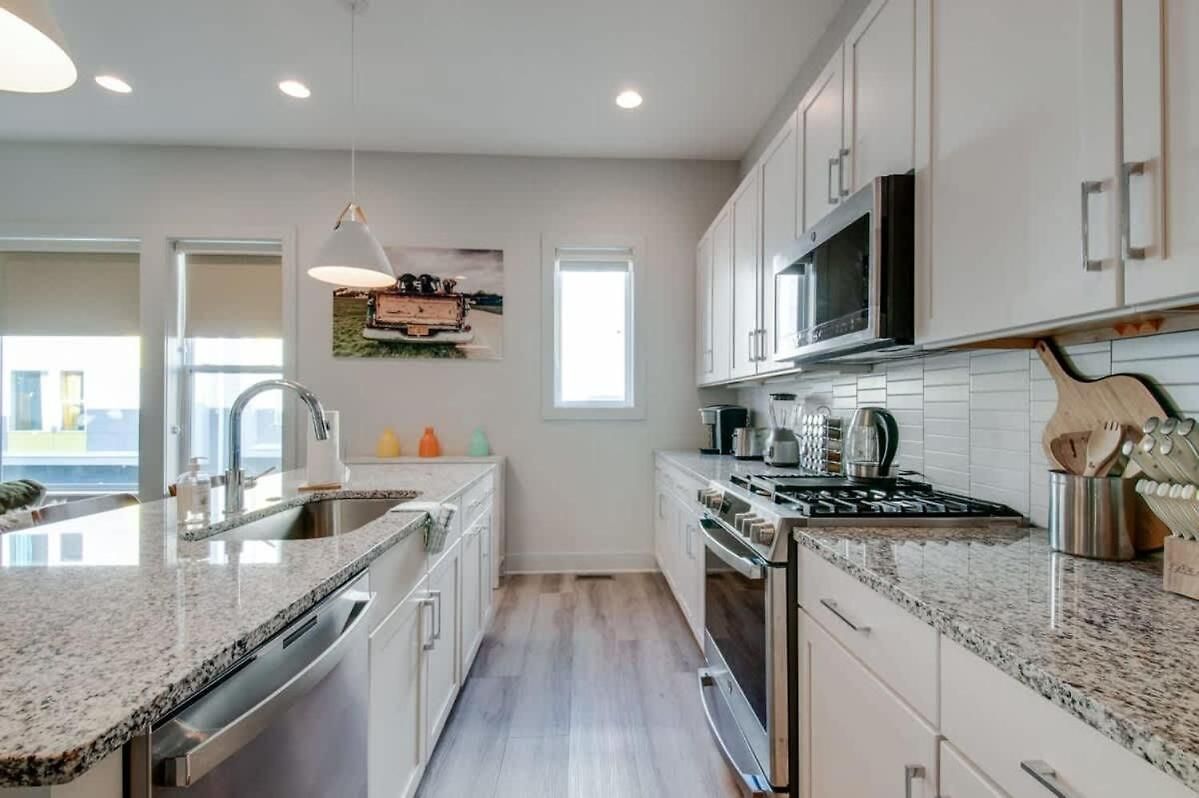 East Nash Lux - 13 Beds & Views * Nashville