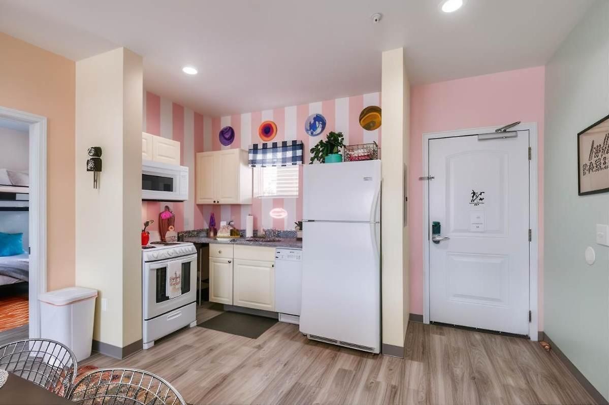 Apartment New 4 Bedroom Near Dt Walk To Restaurants *