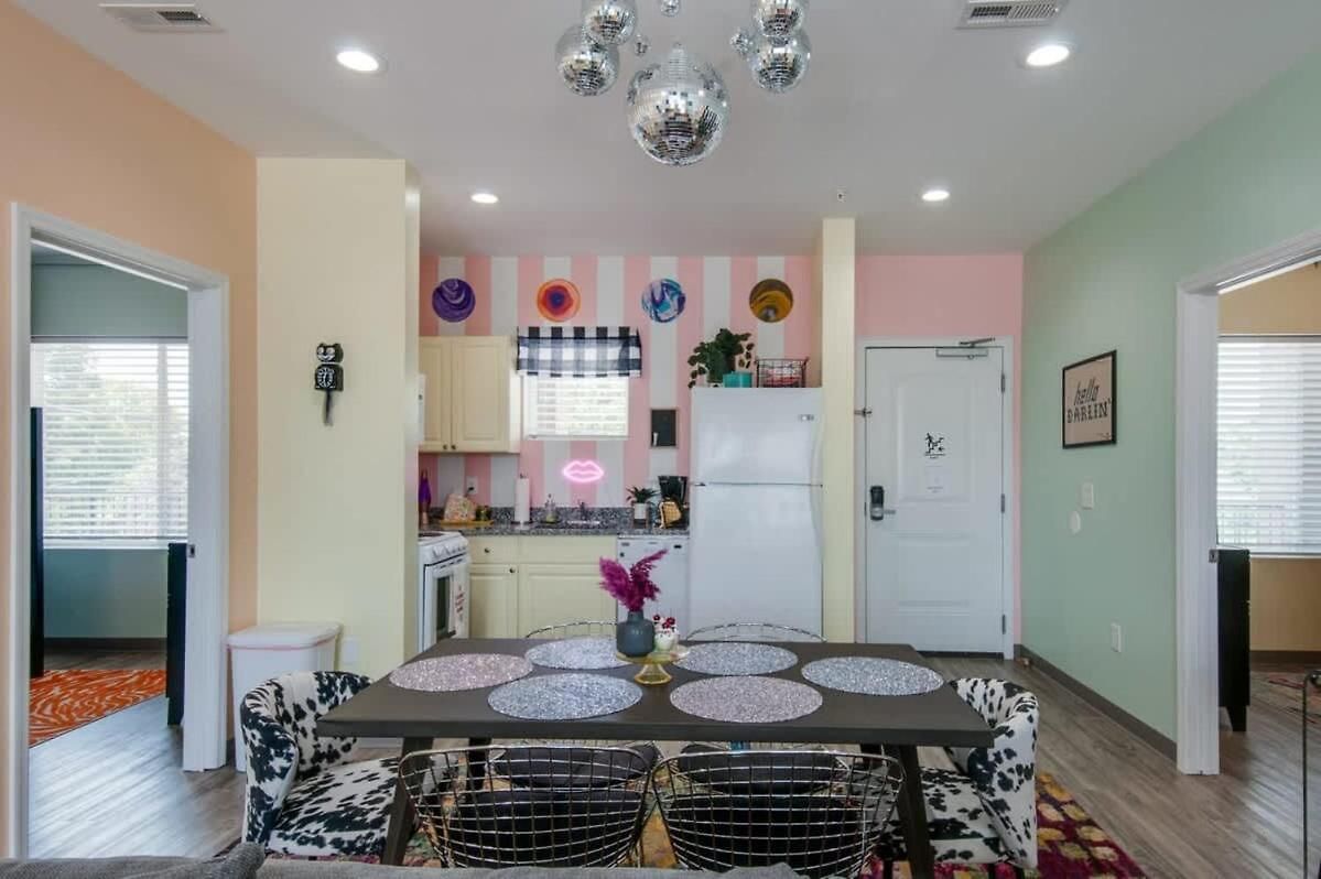 Apartment New 4 Bedroom Near Dt Walk To Restaurants Nashville