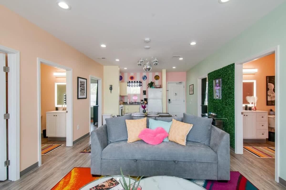 Apartment New 4 Bedroom Near Dt Walk To Restaurants Nashville