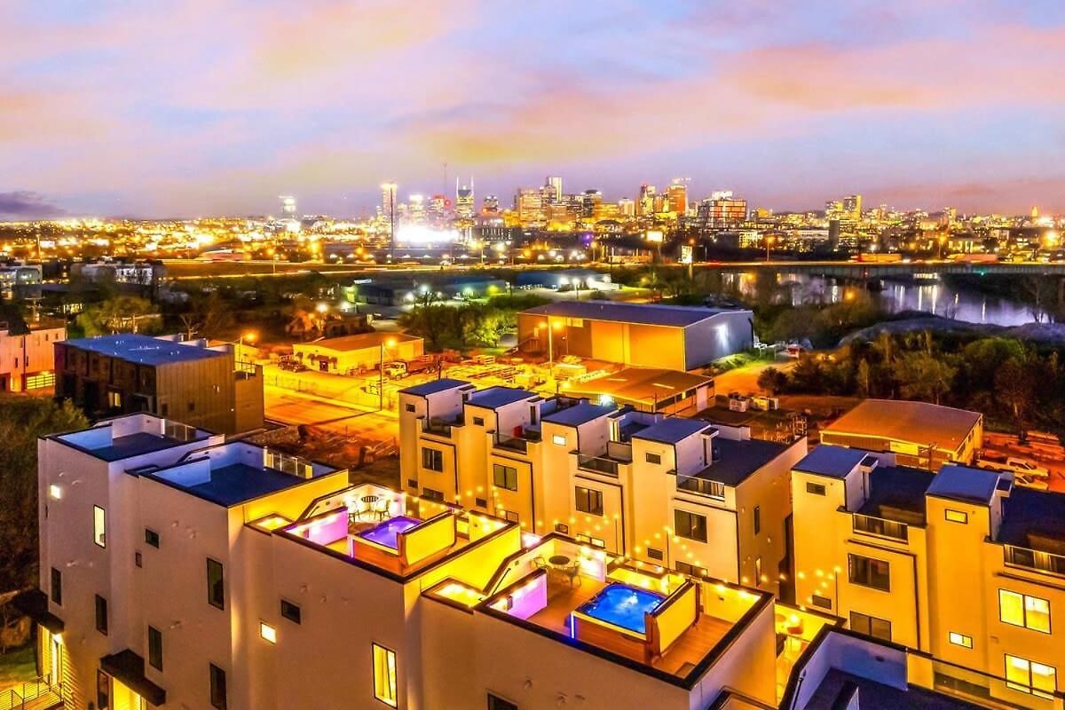 New Nash Eras - Rooftop Decks With Hot Tub - 15 Beds Holiday home Nashville