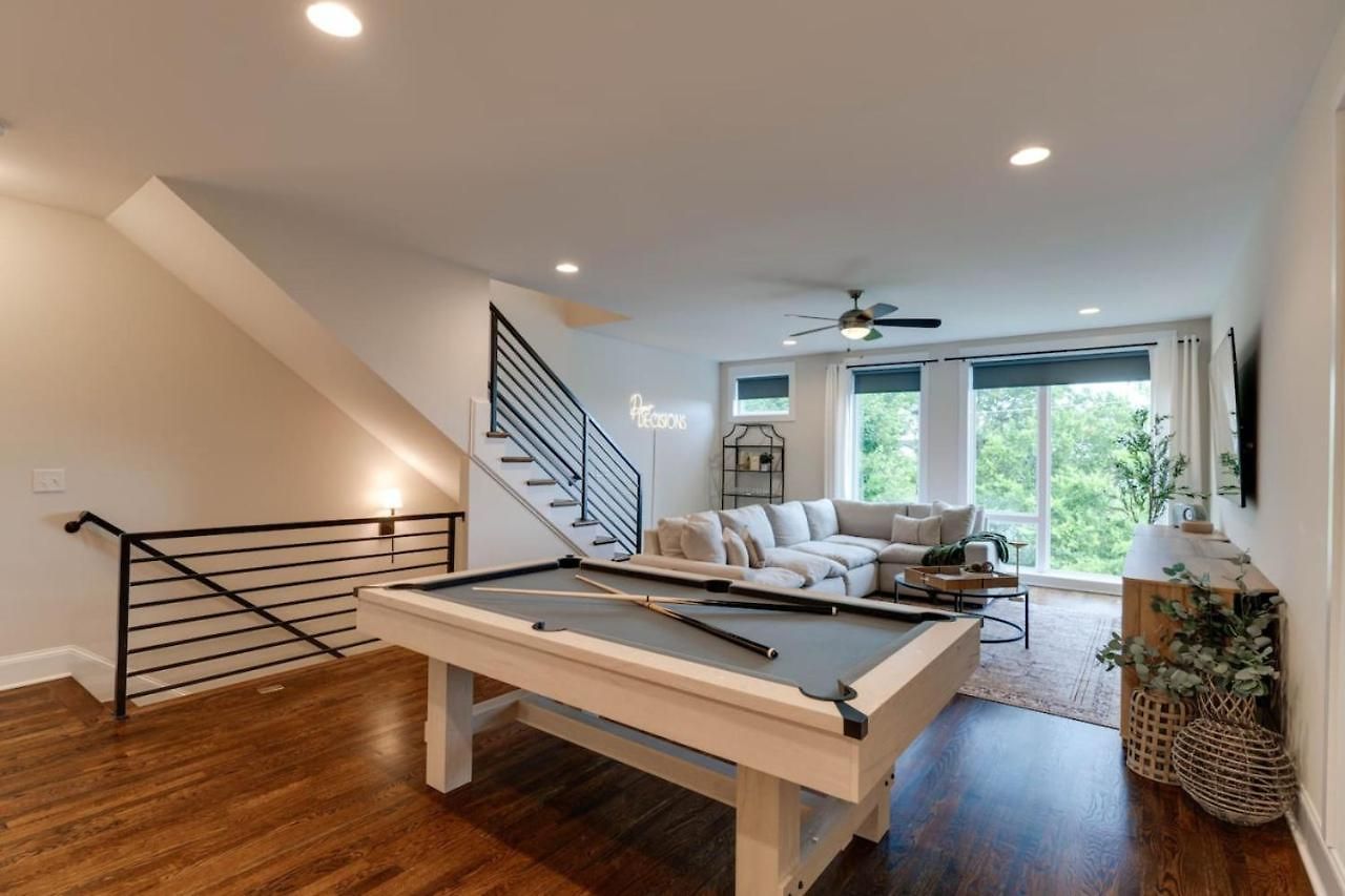 Unforgettable Townhome-close To Broadway-10 Beds! Holiday home *