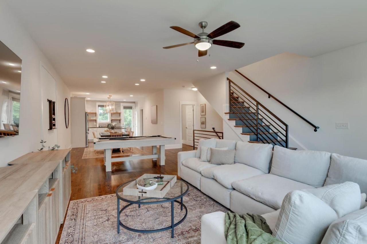 Holiday home Unforgettable Townhome-close To Broadway-10 Beds!