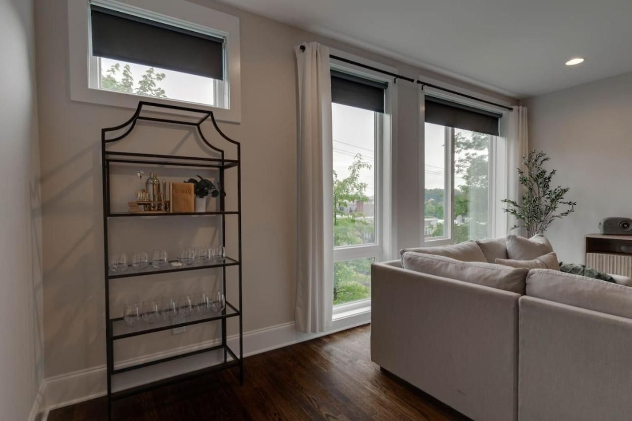 Unforgettable Townhome-close To Broadway-10 Beds!
