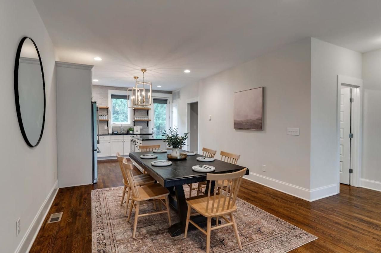 Unforgettable Townhome-close To Broadway-10 Beds! *
