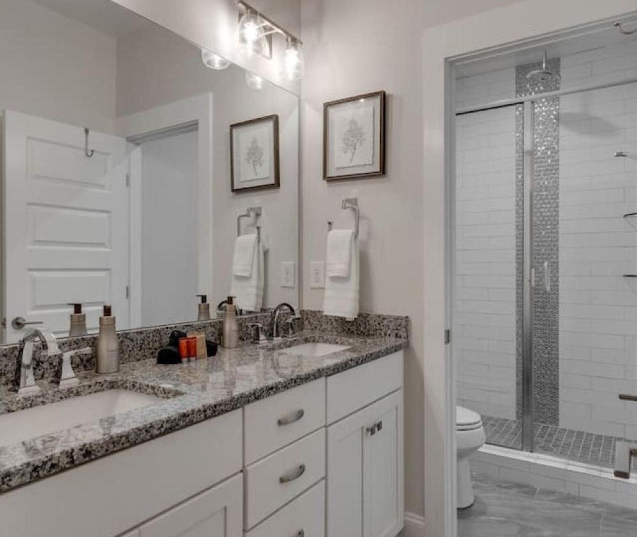 Unforgettable Townhome-close To Broadway-10 Beds! *
