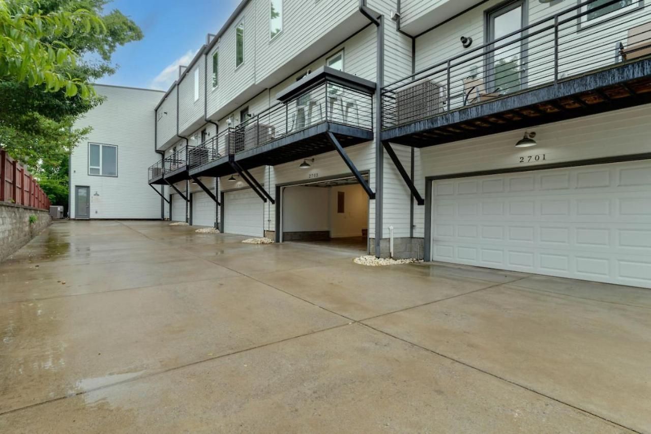 Unforgettable Townhome-close To Broadway-10 Beds!