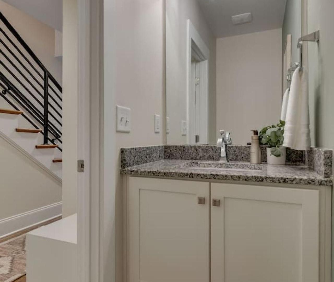 Unforgettable Townhome-close To Broadway-10 Beds! *