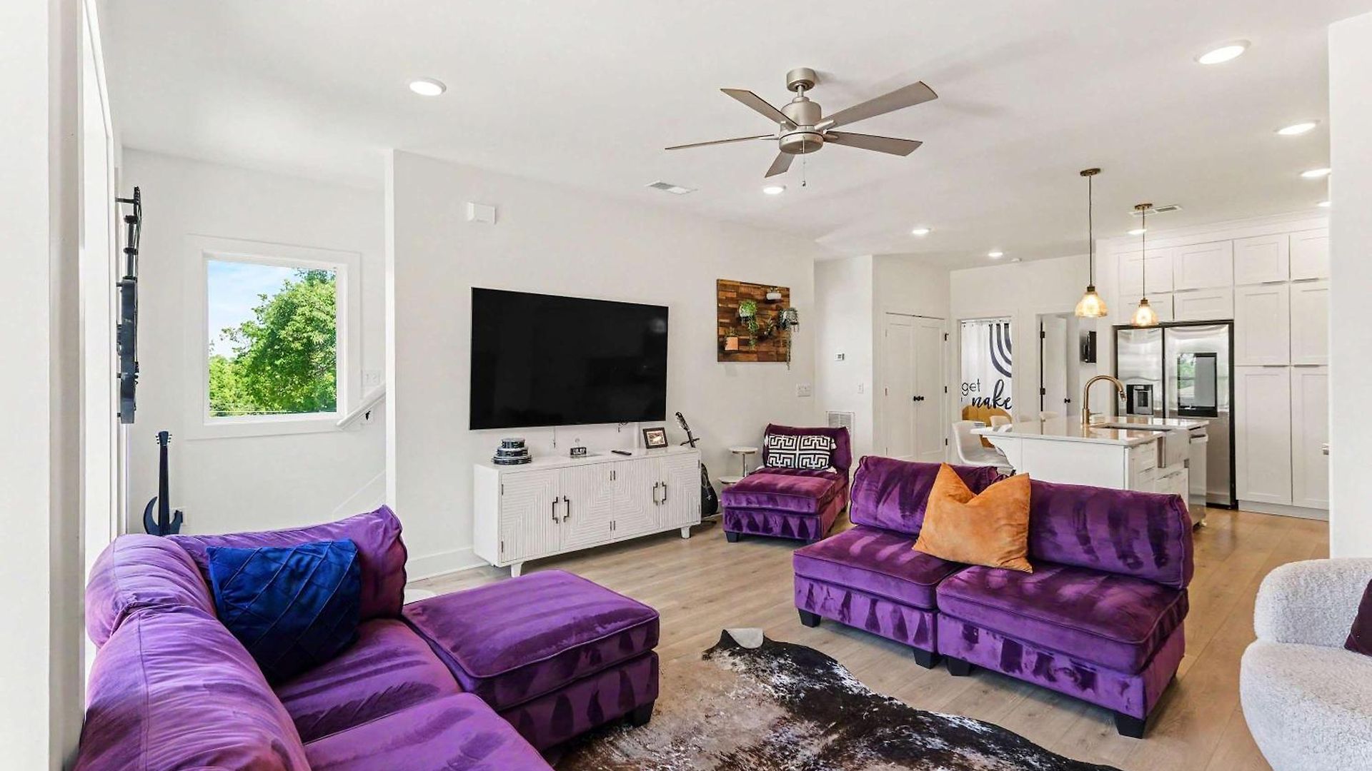 Beautiful Balcony Sleeps 12 4 Miles From Broadway