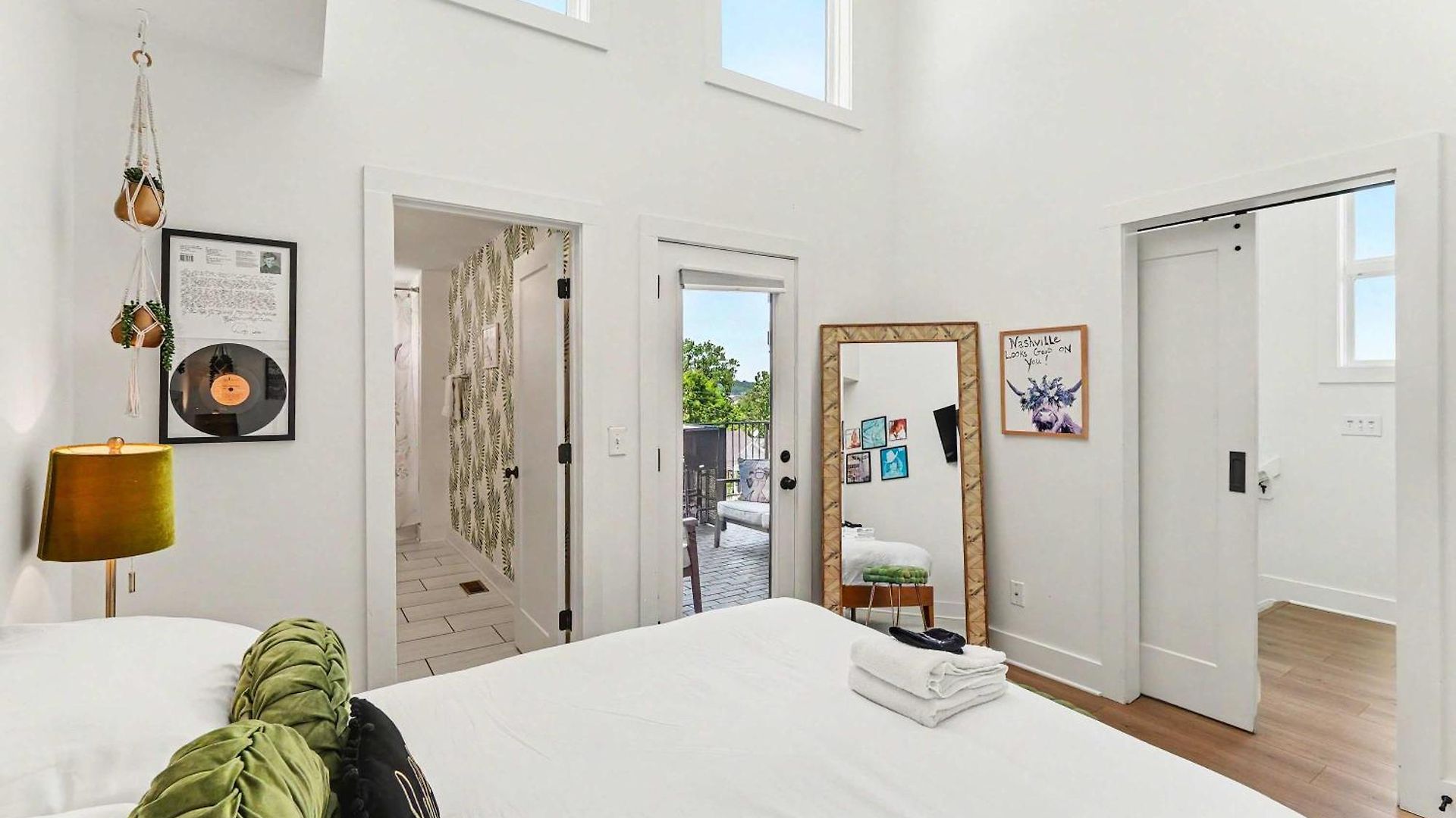 Beautiful Balcony Sleeps 12 4 Miles From Broadway Nashville