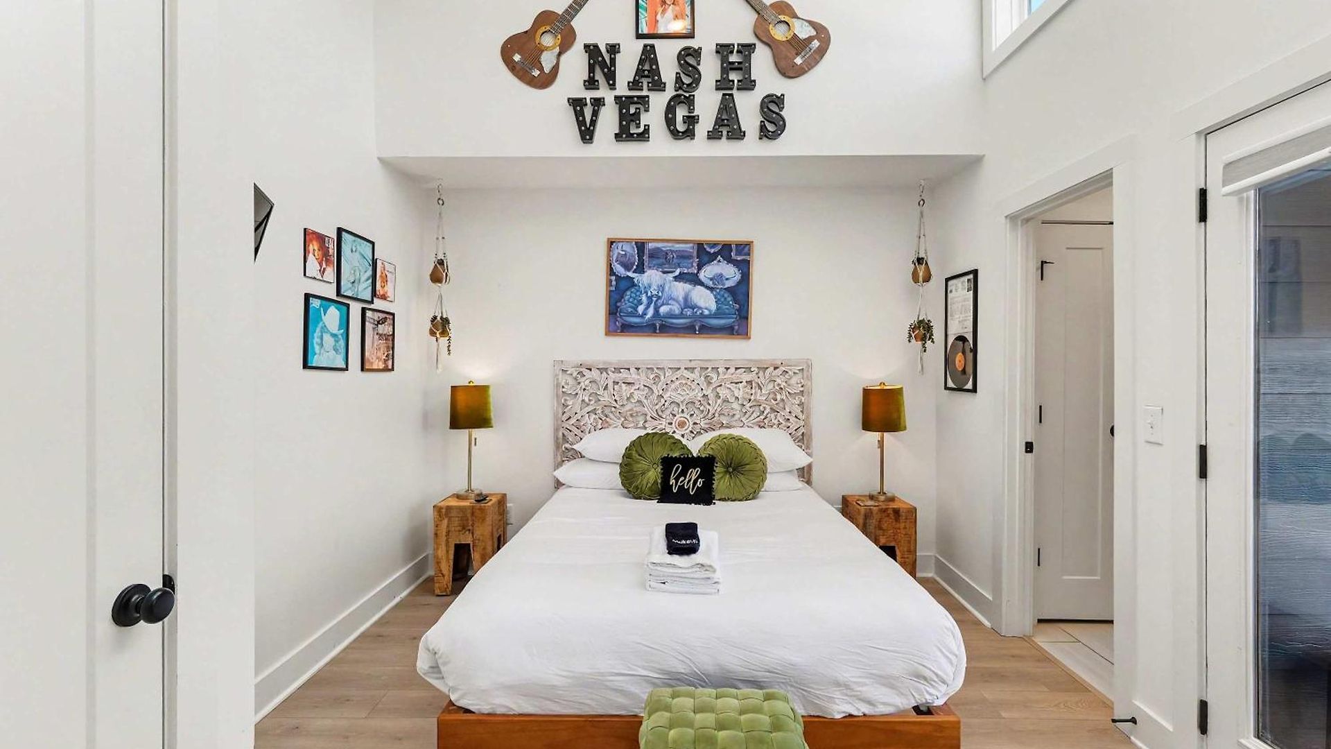 Beautiful Balcony Sleeps 12 4 Miles From Broadway Holiday home Nashville