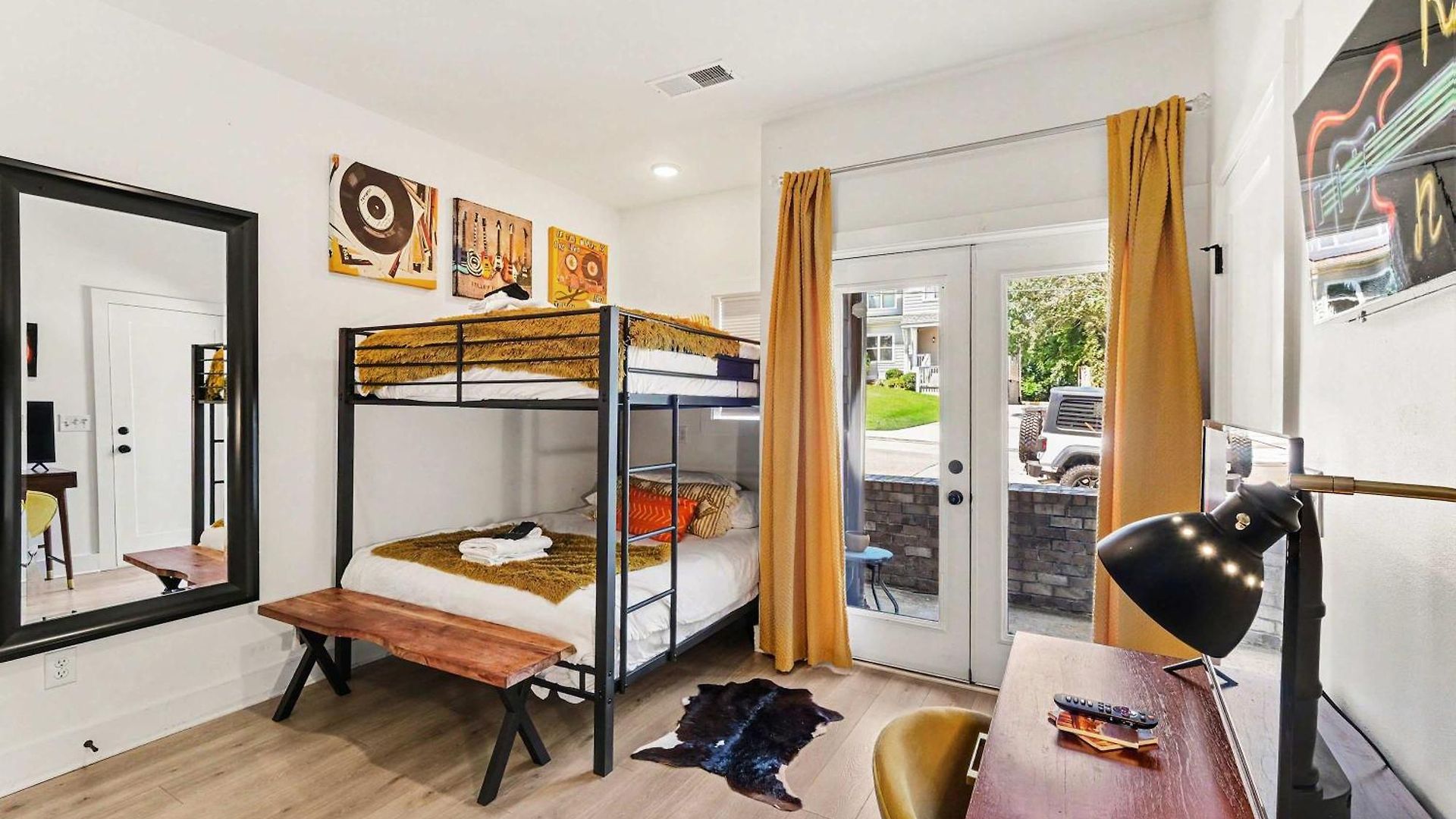 Holiday home Beautiful Balcony Sleeps 12 4 Miles From Broadway Nashville