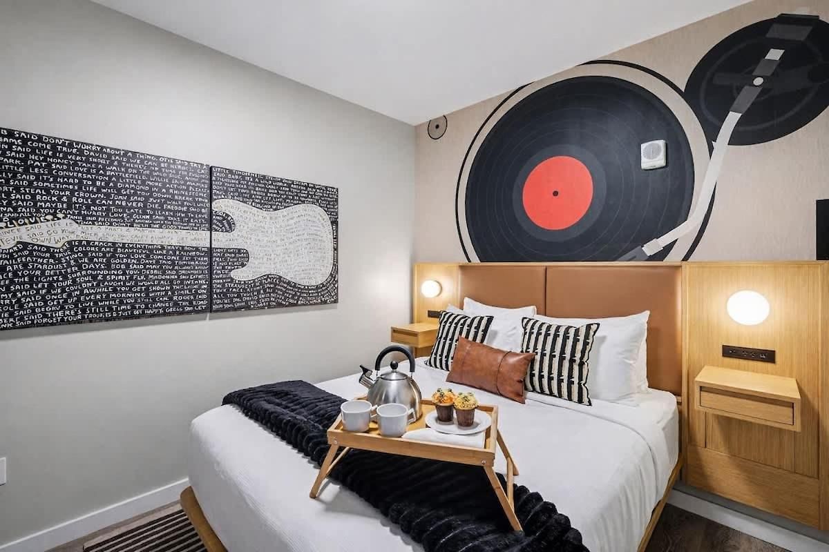 Vinyl - Rooftop Pool - Gym - On Music Row