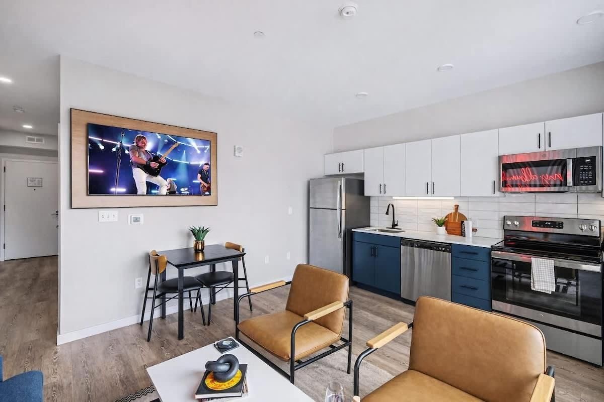 Holiday home Vinyl - Rooftop Pool - Gym - On Music Row *