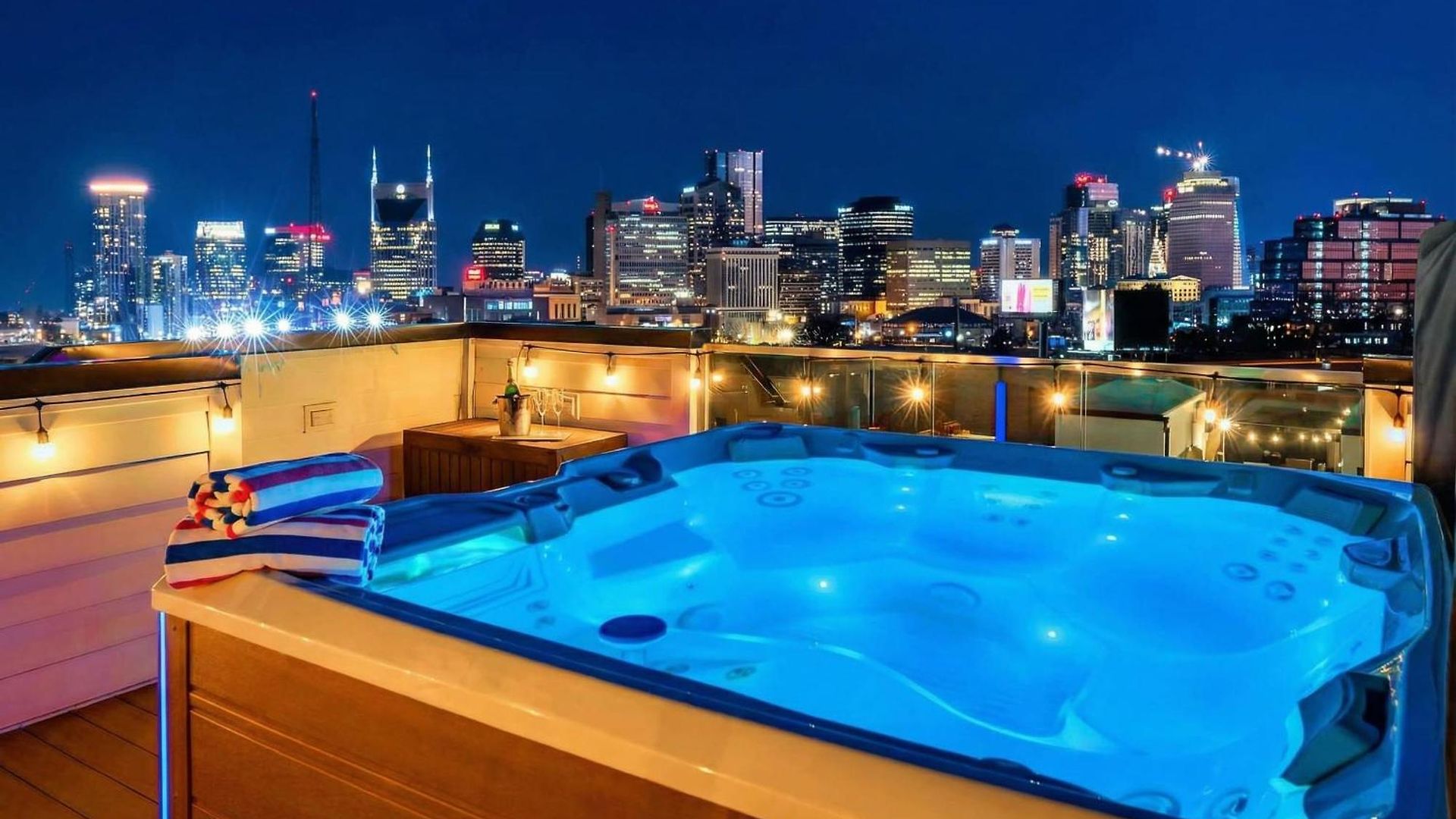Rooftop Hot Tub Views Pac-man Pool Table Holiday home