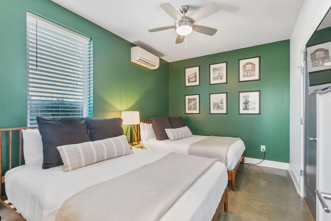 Holiday home East Nash 3br/3.5ba | Rooftop Fire Pit + Views