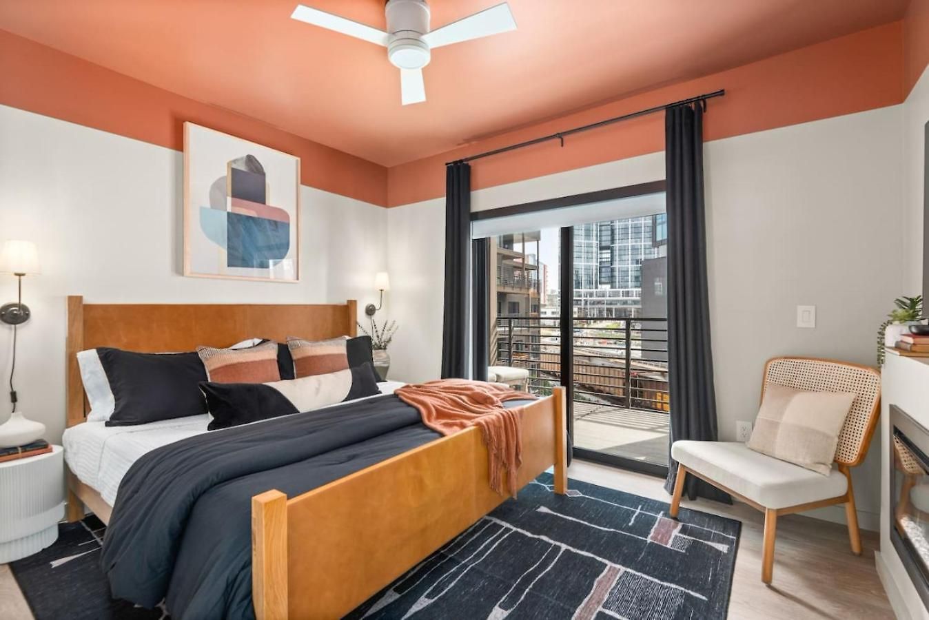 Layla's Downtown Nash Retreat | Walk To Broadway - Pool, Gym, Private Balcony, And More! Holiday home *