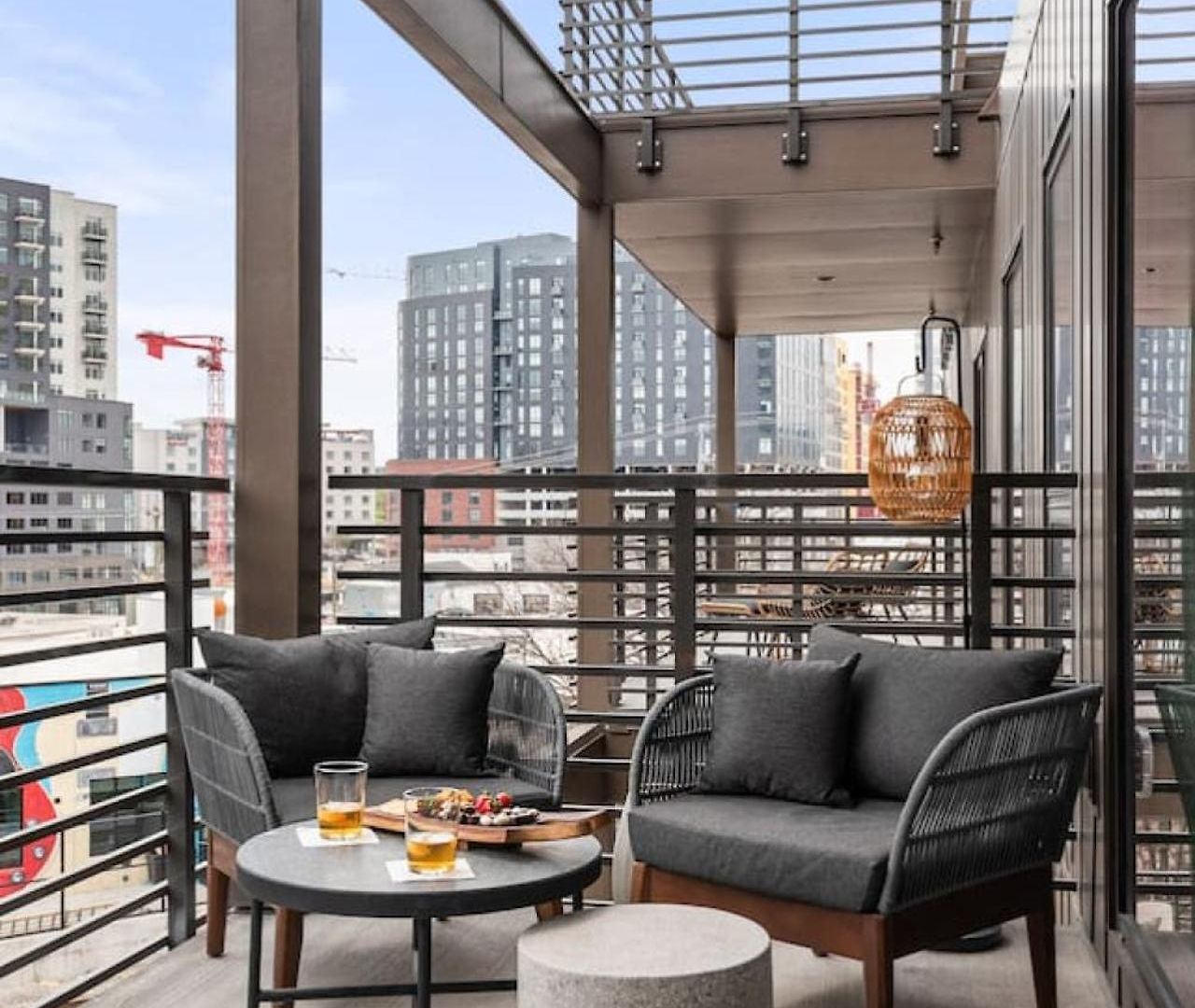 Holiday home Layla's Downtown Nash Retreat | Walk To Broadway - Pool, Gym, Private Balcony, And More! *