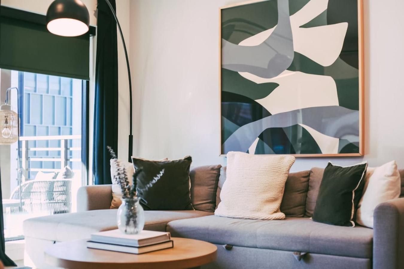 Layla's Downtown Nash Retreat | Walk To Broadway - Pool, Gym, Private Balcony, And More! *