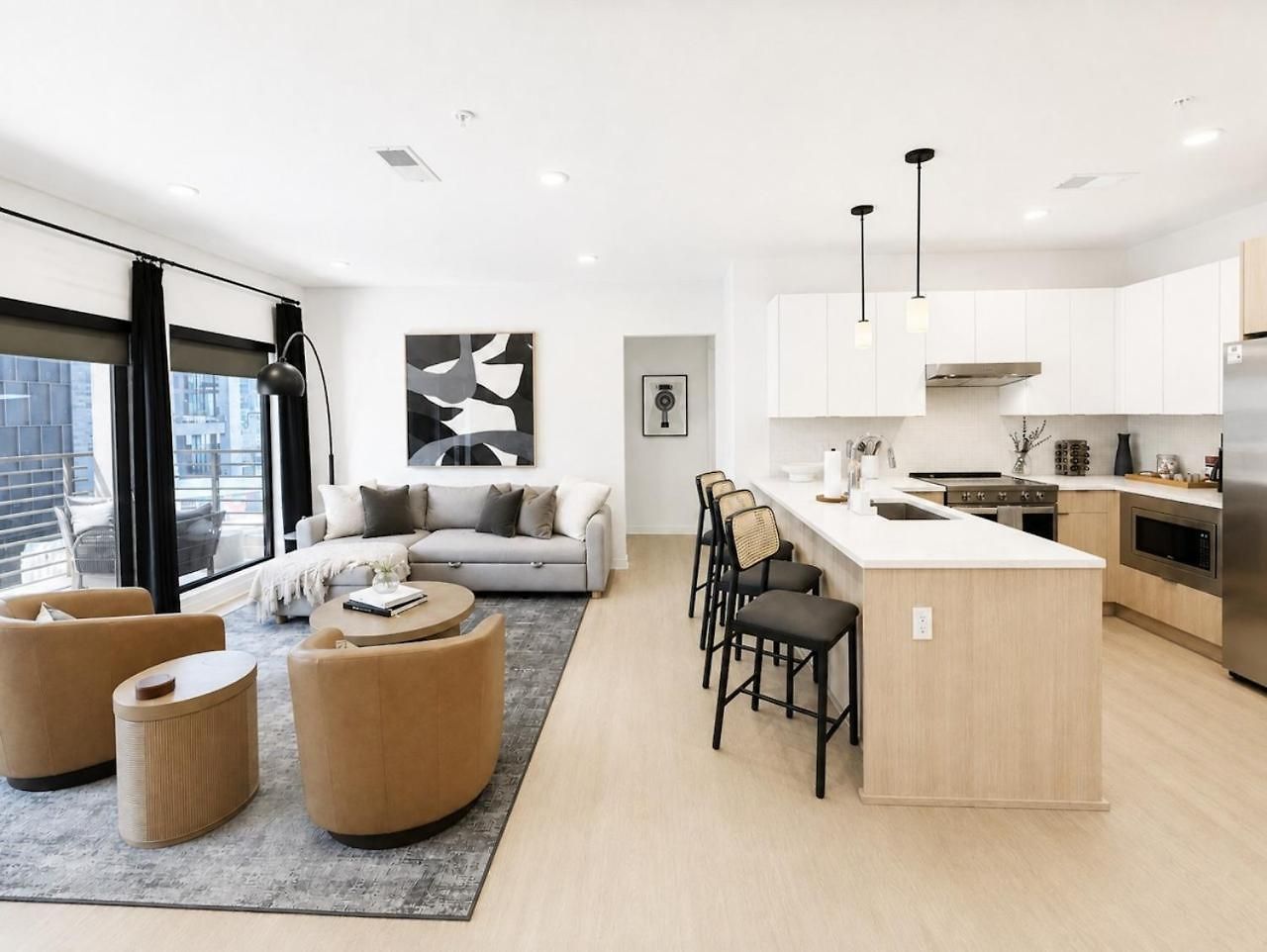 Layla's Downtown Nash Retreat | Walk To Broadway - Pool, Gym, Private Balcony, And More! Holiday home *