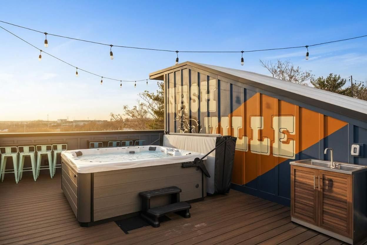 Rooftop Deck Hot Tub & Game In Nashville